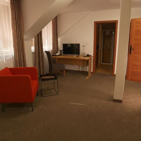 Hotel Novy Kastiel - Self Check-In Topoľčany Екстериор снимка