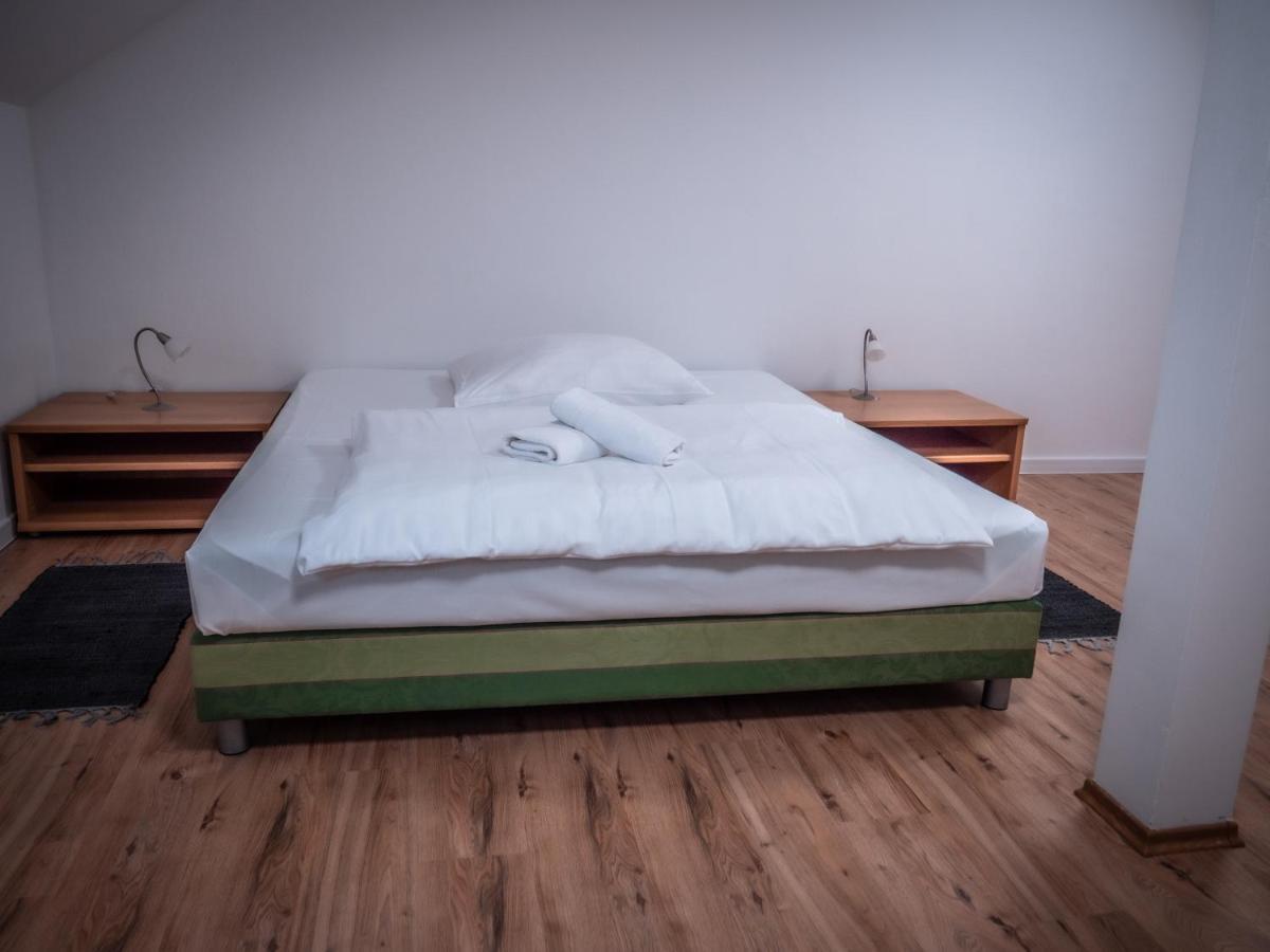 Hotel Novy Kastiel - Self Check-In Topoľčany Екстериор снимка