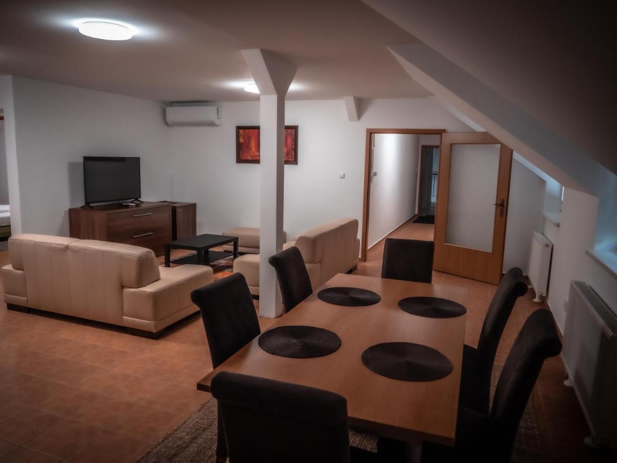 Hotel Novy Kastiel - Self Check-In Topoľčany Екстериор снимка